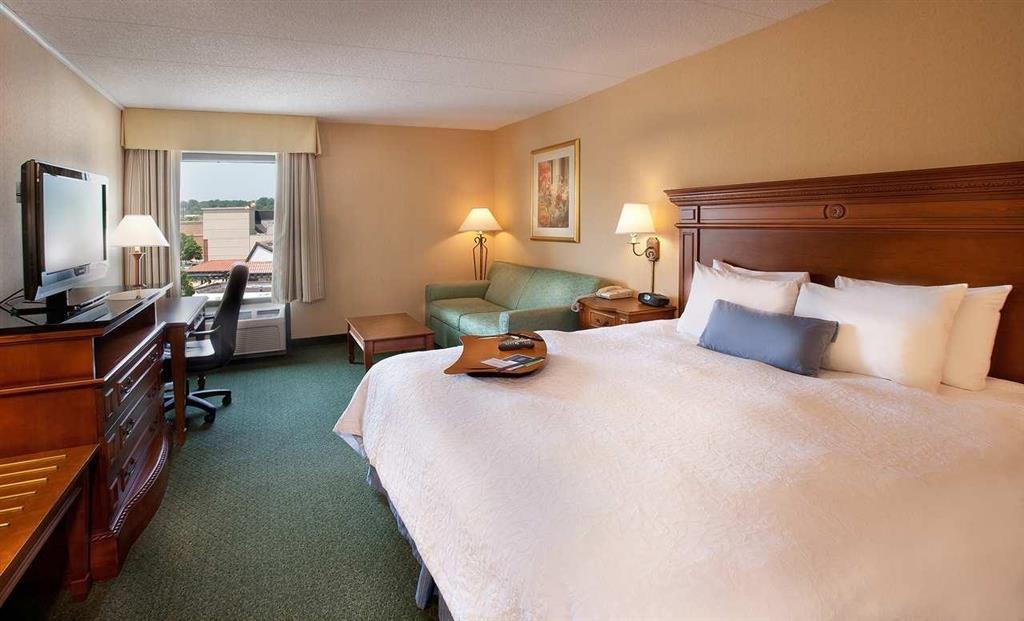 Hampton Inn Fairfax City Room photo